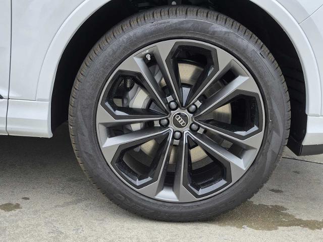 2025 Audi Q7 Vehicle Photo in SUGAR LAND, TX 77478