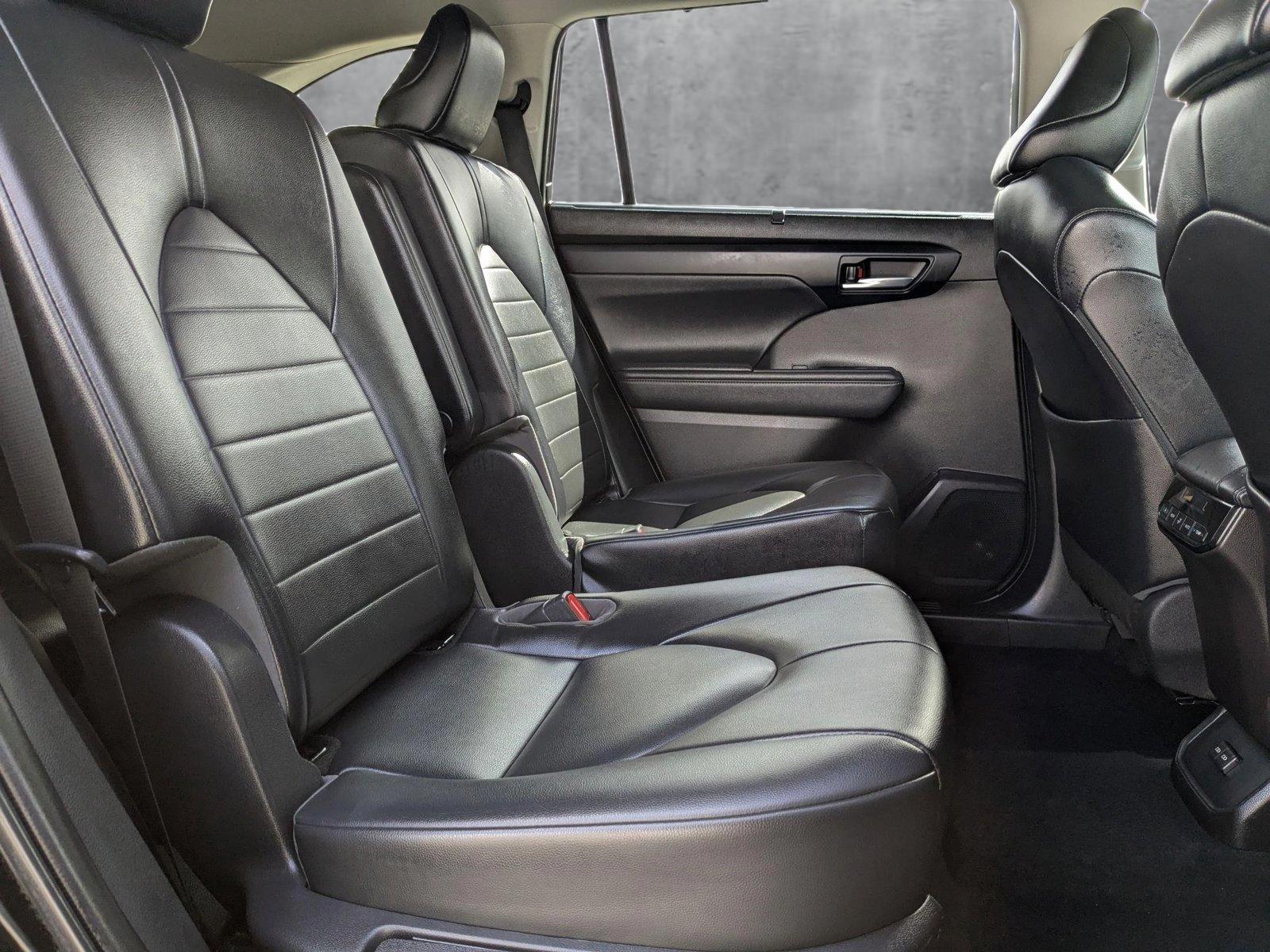 2022 Toyota Highlander Vehicle Photo in Spokane Valley, WA 99212