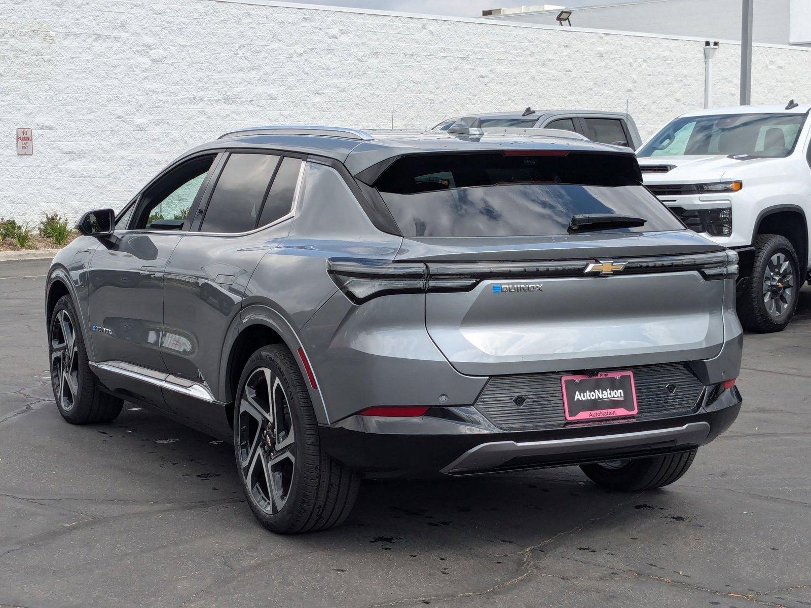 2025 Chevrolet Equinox EV Vehicle Photo in VALENCIA, CA 91355-1705