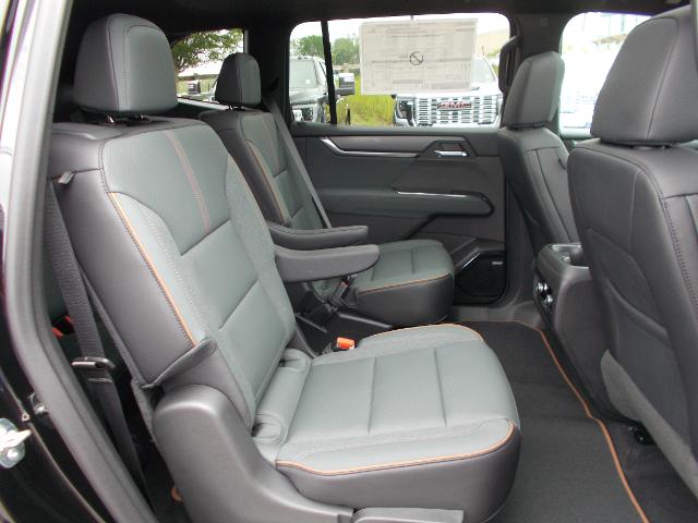 2025 GMC Acadia Vehicle Photo in LOWELL, MA 01852-4336