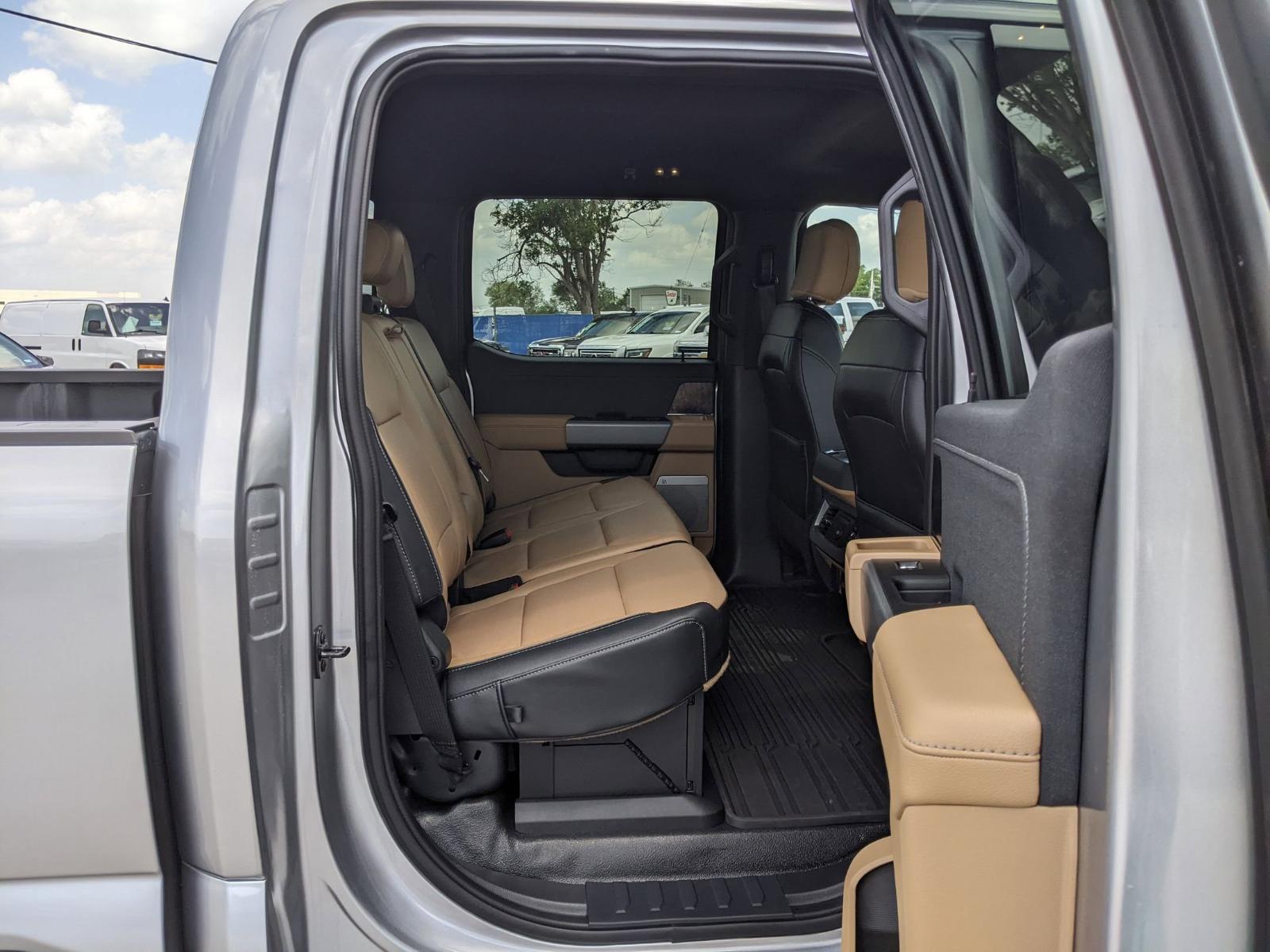 2024 Ford Super Duty F-250 SRW Vehicle Photo in Seguin, TX 78155