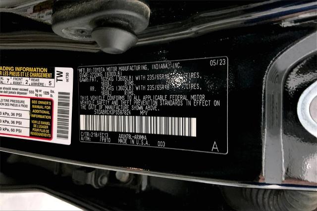 2023 Toyota Highlander Vehicle Photo in Lees Summit, MO 64086