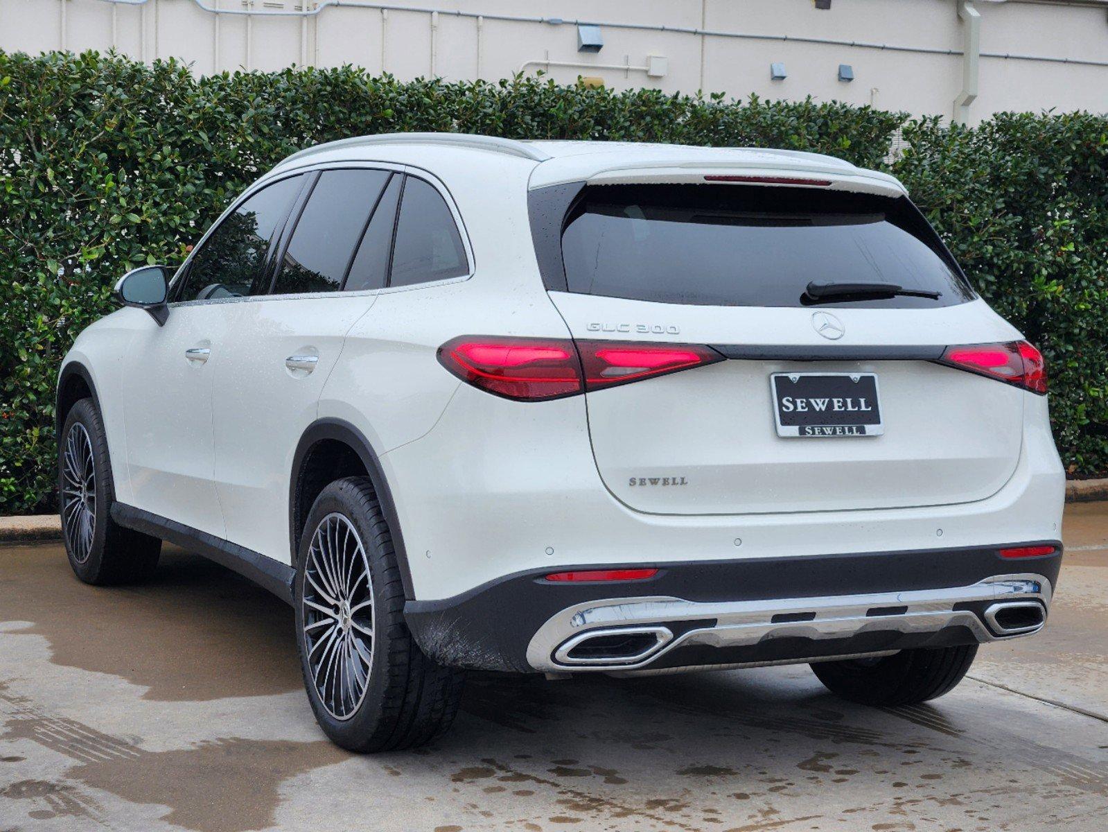 2025 Mercedes-Benz GLC Vehicle Photo in HOUSTON, TX 77079