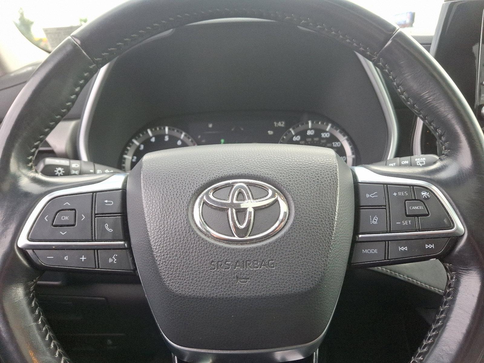 2021 Toyota Highlander Vehicle Photo in Trevose, PA 19053