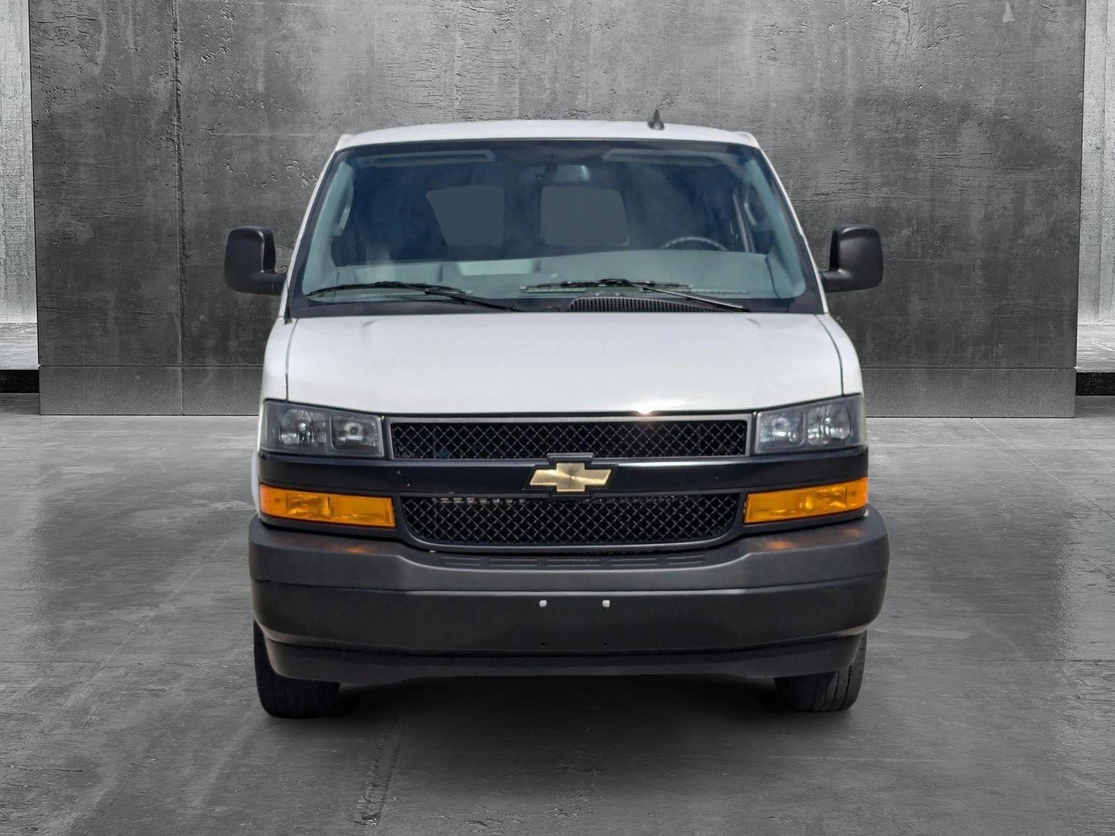 2023 Chevrolet Express Passenger 3500 Vehicle Photo in PEMBROKE PINES, FL 33024-6534