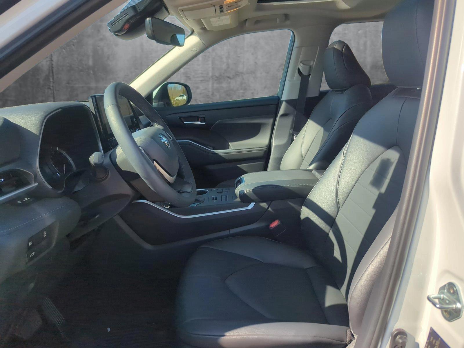 2024 Toyota Highlander Vehicle Photo in Memphis, TN 38125