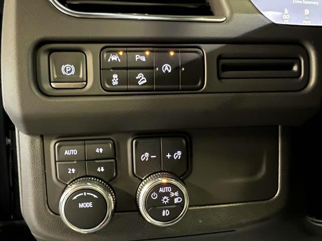 2023 GMC Yukon XL Vehicle Photo in Roslyn, NY 11576
