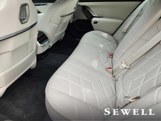 2025 BMW 760i xDrive Vehicle Photo in PLANO, TX 75024