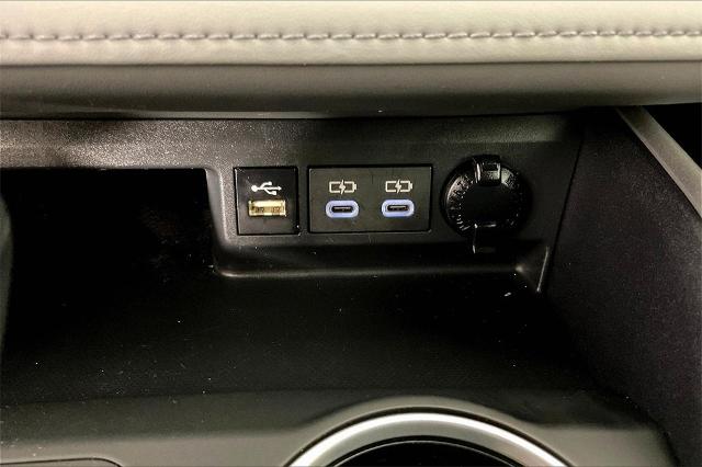2024 Toyota Highlander Vehicle Photo in Tulsa, OK 74129