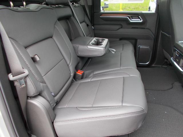 2025 GMC Sierra 2500 HD Vehicle Photo in LOWELL, MA 01852-4336