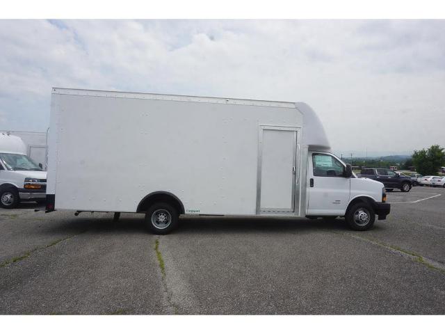 2023 Chevrolet Express Cutaway 4500 Vehicle Photo in ALCOA, TN 37701-3235