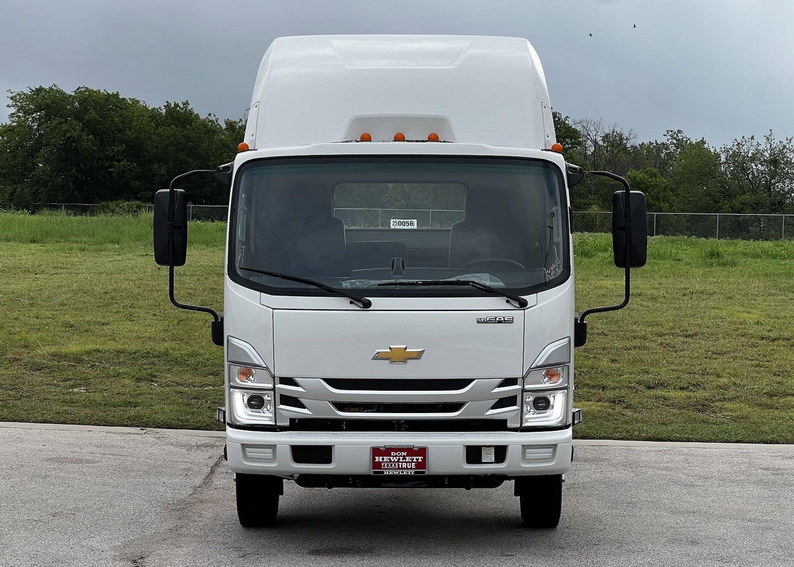 2025 Chevrolet Low Cab Forward 4500 Vehicle Photo in GEORGETOWN, TX 78626-7508