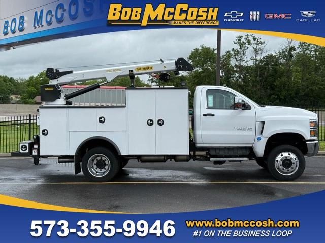 2024 Chevrolet Silverado 5500 HD Vehicle Photo in COLUMBIA, MO 65203-3903