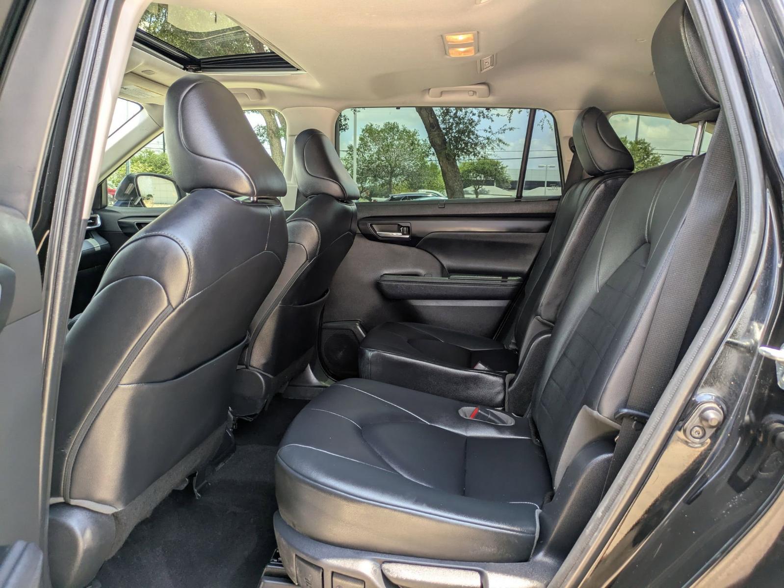 2023 Toyota Highlander Vehicle Photo in SELMA, TX 78154-1460