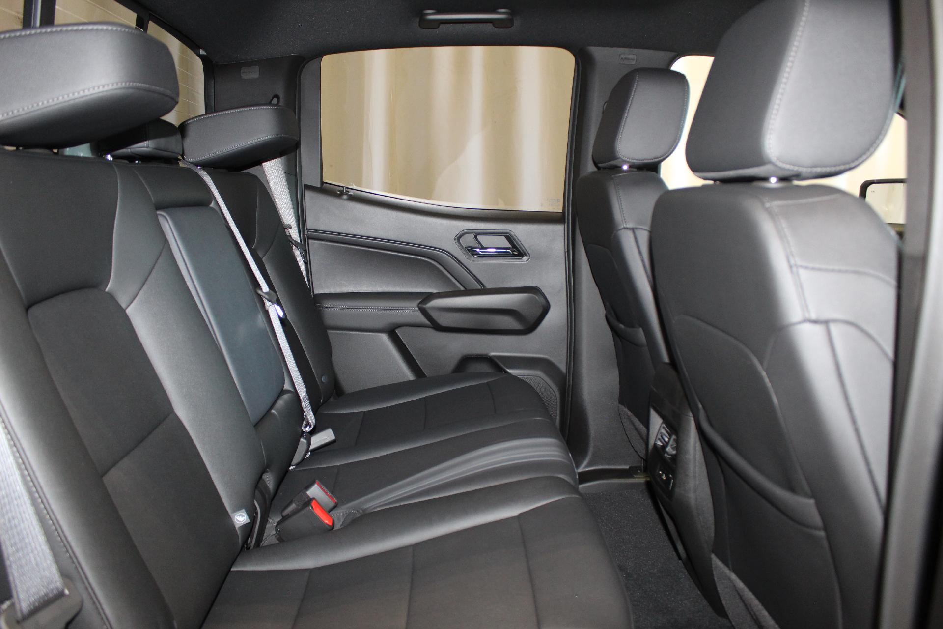 2025 Chevrolet Colorado Vehicle Photo in NORTHAMPTON, MA 01060-1120