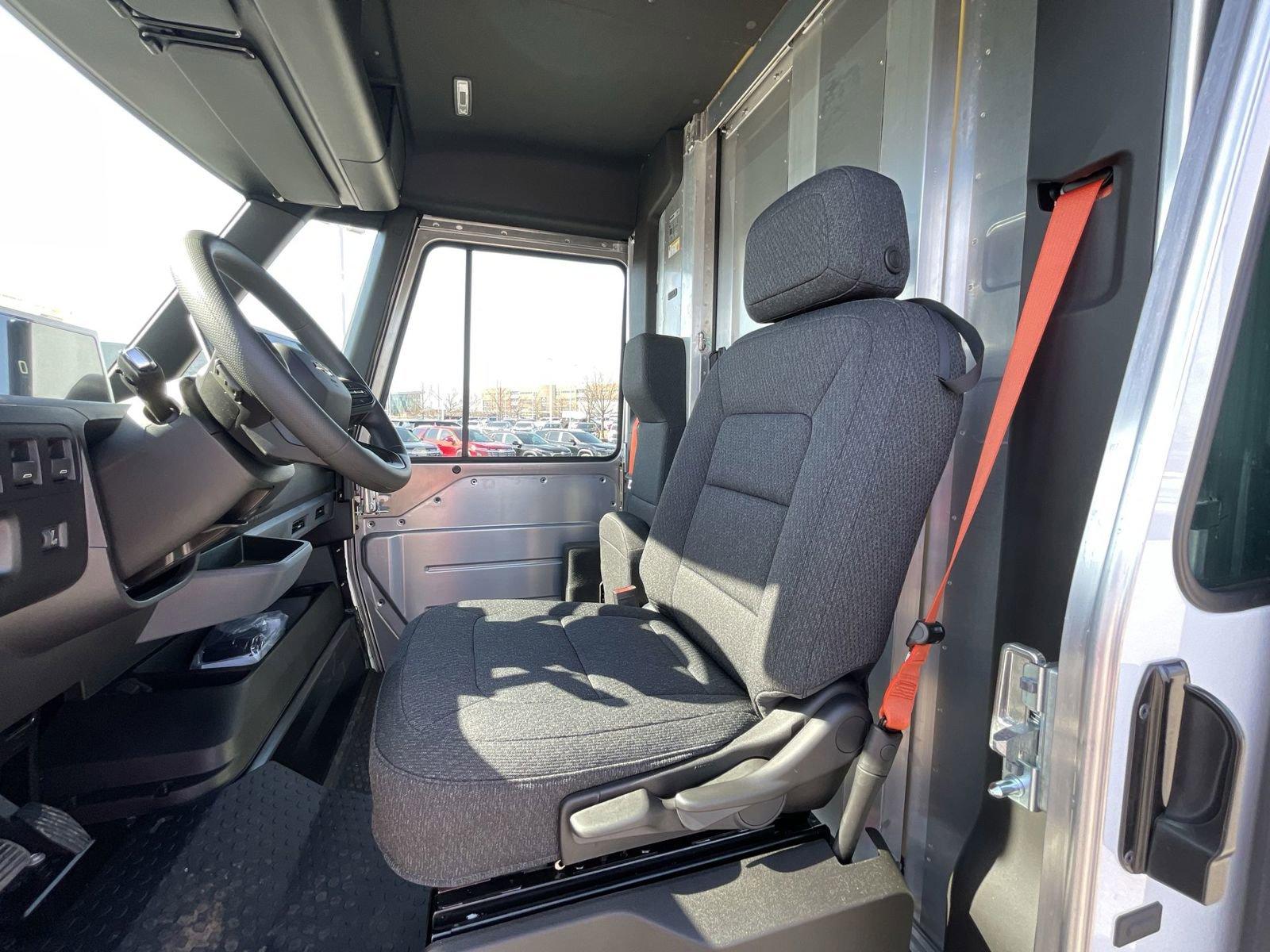 2025 Chevrolet BrightDrop 400 Vehicle Photo in BENTONVILLE, AR 72712-4322