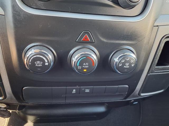 2019 Ram 1500 Classic Vehicle Photo in EMPORIA, VA 23847-1235