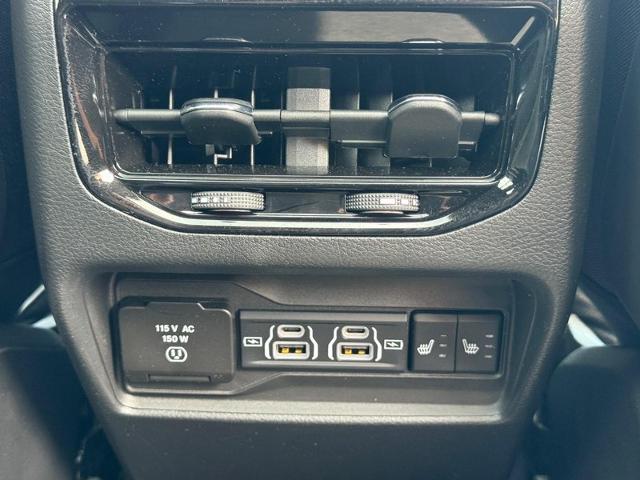 2024 Jeep Grand Cherokee Vehicle Photo in COLUMBIA, MO 65203-3903