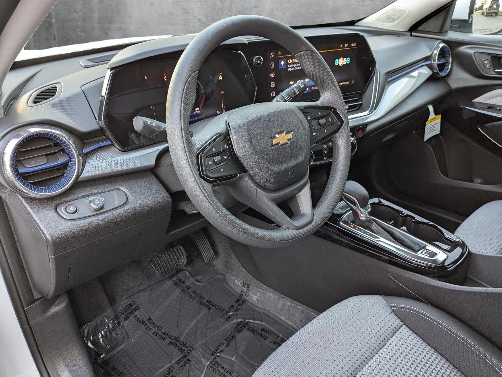 2025 Chevrolet Trax Vehicle Photo in VALENCIA, CA 91355-1705