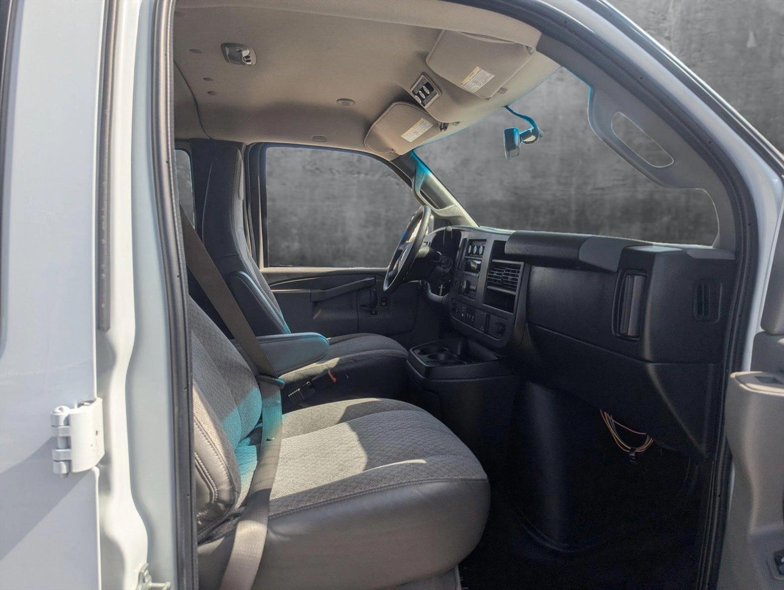 2018 GMC Savana Passenger Vehicle Photo in Corpus Christi, TX 78415