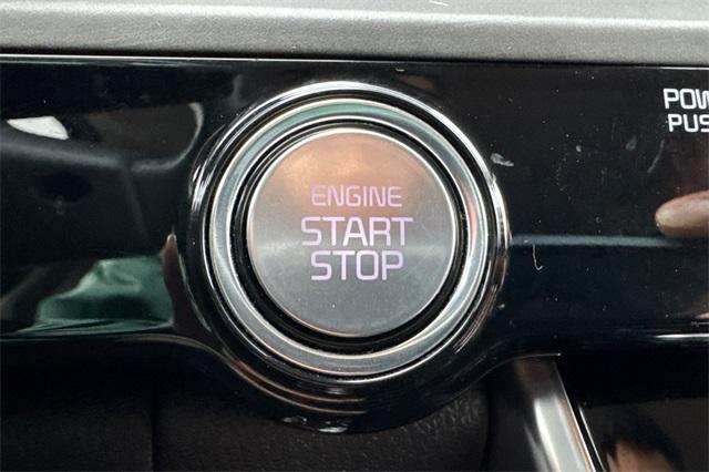 2022 Kia Carnival Vehicle Photo in ELK GROVE, CA 95757-8703