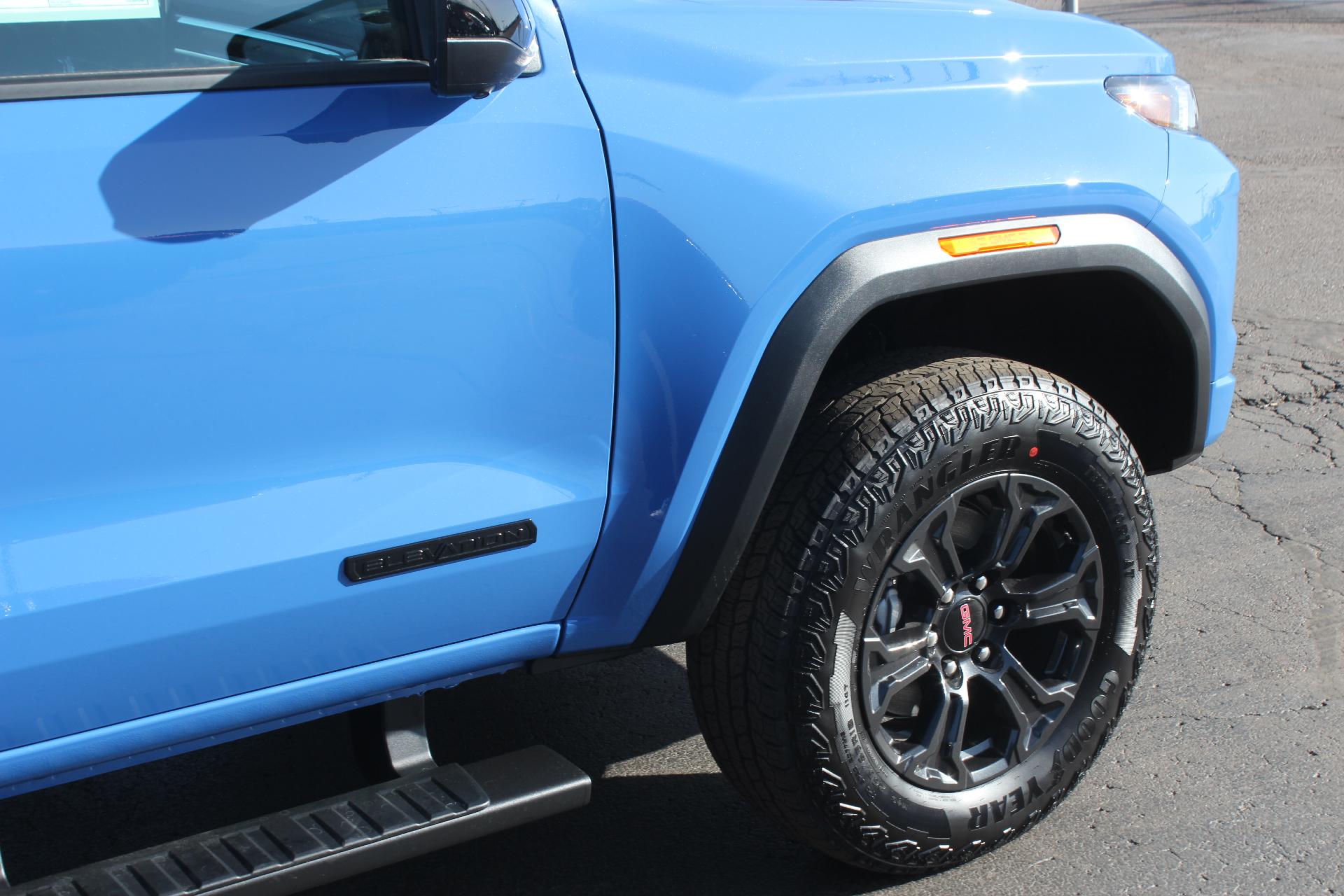 2025 GMC Canyon Vehicle Photo in AURORA, CO 80012-4011