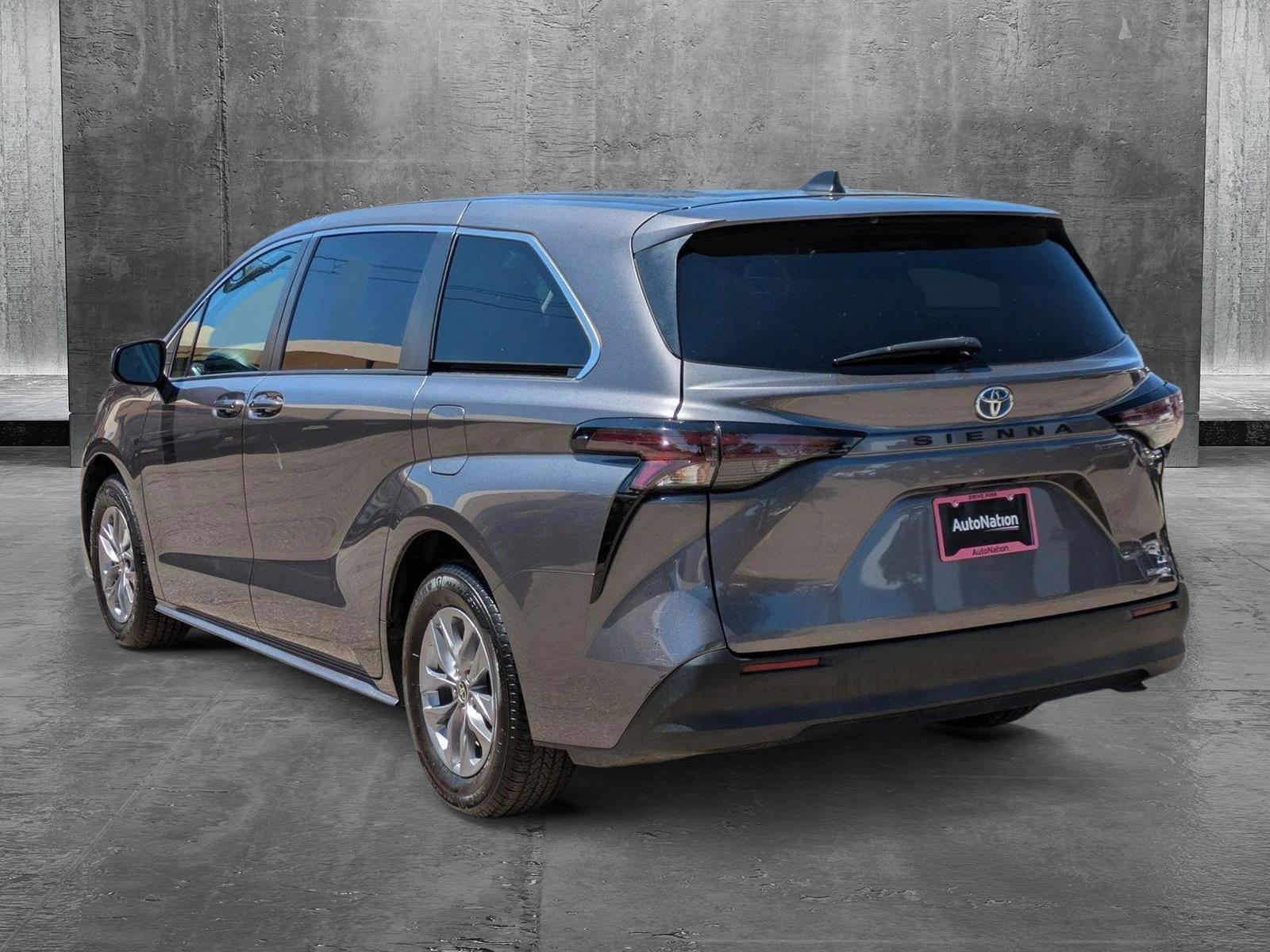 2023 Toyota Sienna Vehicle Photo in GOLDEN, CO 80401-3850