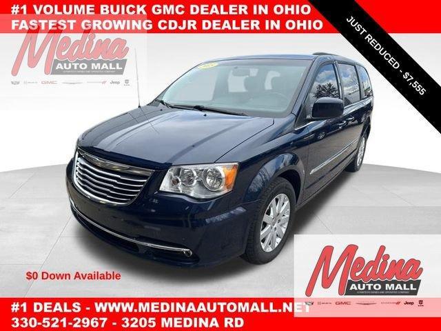 2015 Chrysler Town & Country Vehicle Photo in MEDINA, OH 44256-9631