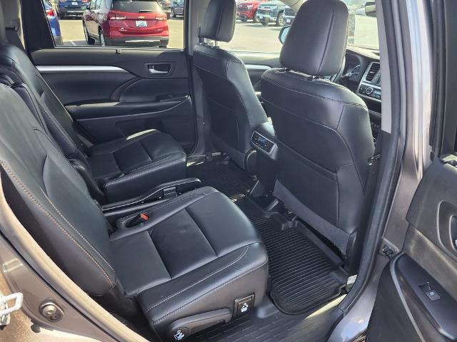 2017 Toyota Highlander Vehicle Photo in GREEN BAY, WI 54304-5303