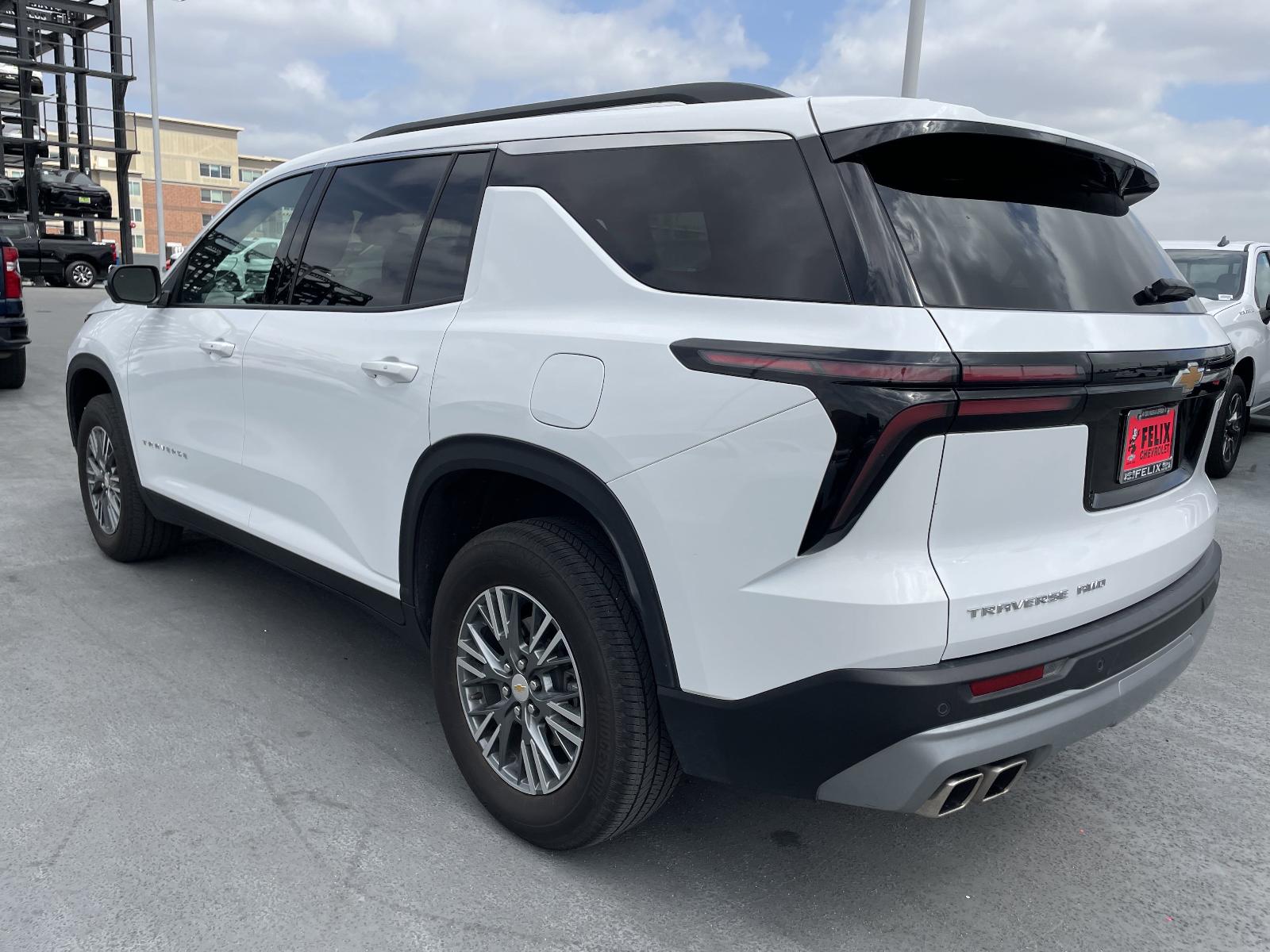 2024 Chevrolet Traverse Vehicle Photo in LOS ANGELES, CA 90007-3794