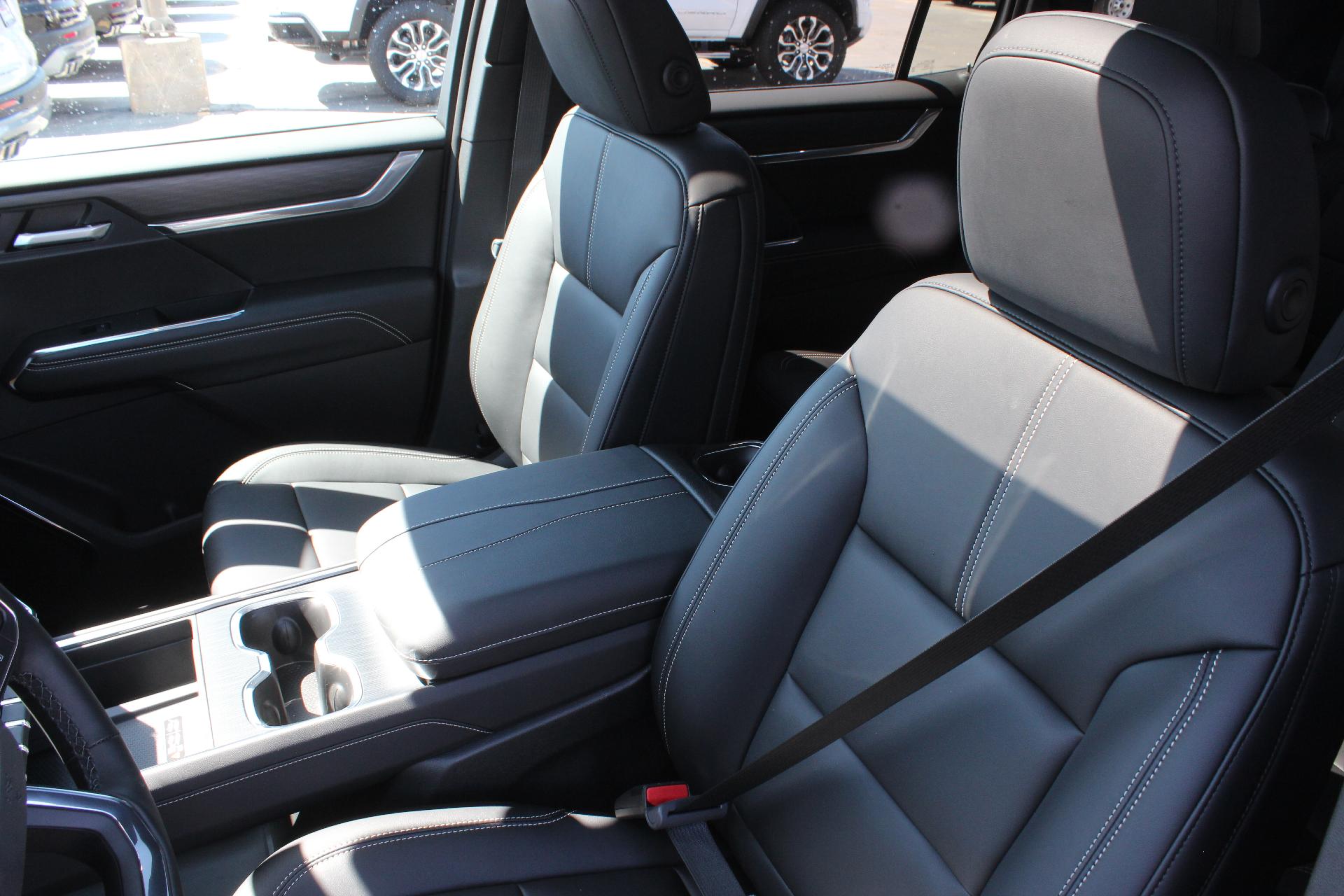 2025 GMC Acadia Vehicle Photo in AURORA, CO 80012-4011