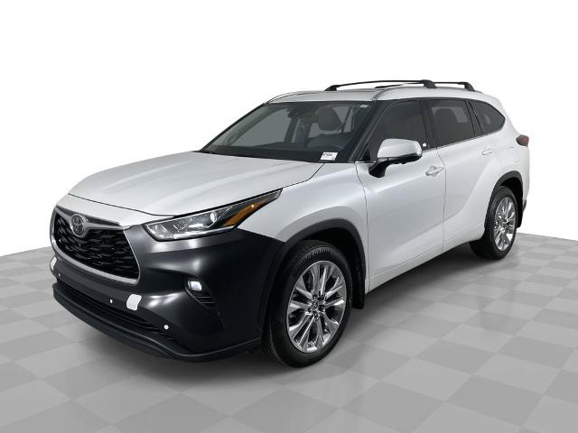 2024 Toyota Highlander Vehicle Photo in GILBERT, AZ 85297-0402