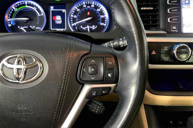 2017 Toyota Highlander Vehicle Photo in Lees Summit, MO 64086