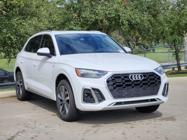 2024 Audi Q5 Vehicle Photo in HOUSTON, TX 77090