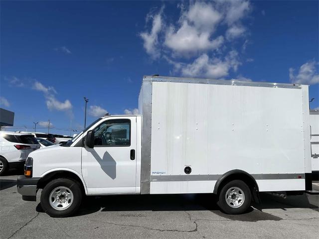 2023 Chevrolet Express Cutaway 3500 Vehicle Photo in ALCOA, TN 37701-3235