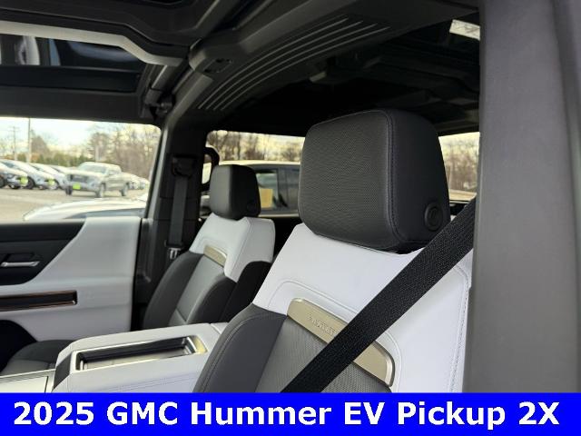 2025 GMC HUMMER EV Pickup Vehicle Photo in CHICOPEE, MA 01020-5001