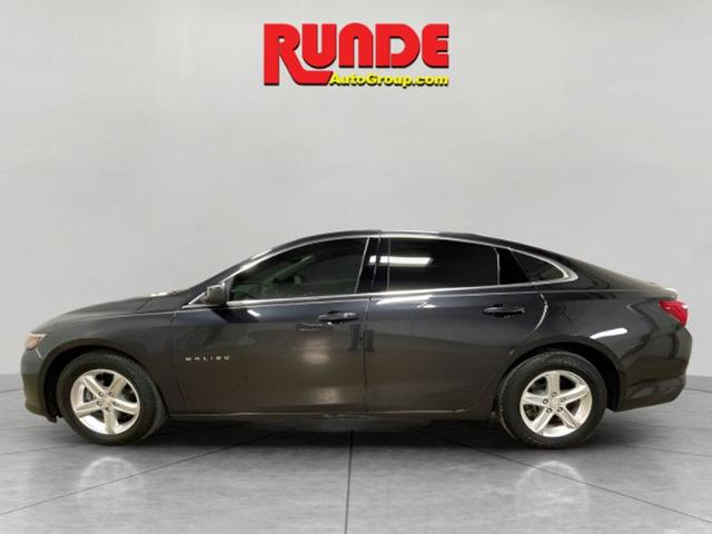 Used 2022 Chevrolet Malibu 1LS with VIN 1G1ZB5ST9NF200085 for sale in East Dubuque, IL