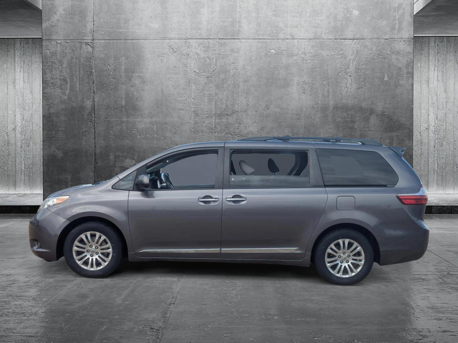 2017 Toyota Sienna Vehicle Photo in CORPUS CHRISTI, TX 78412-4902