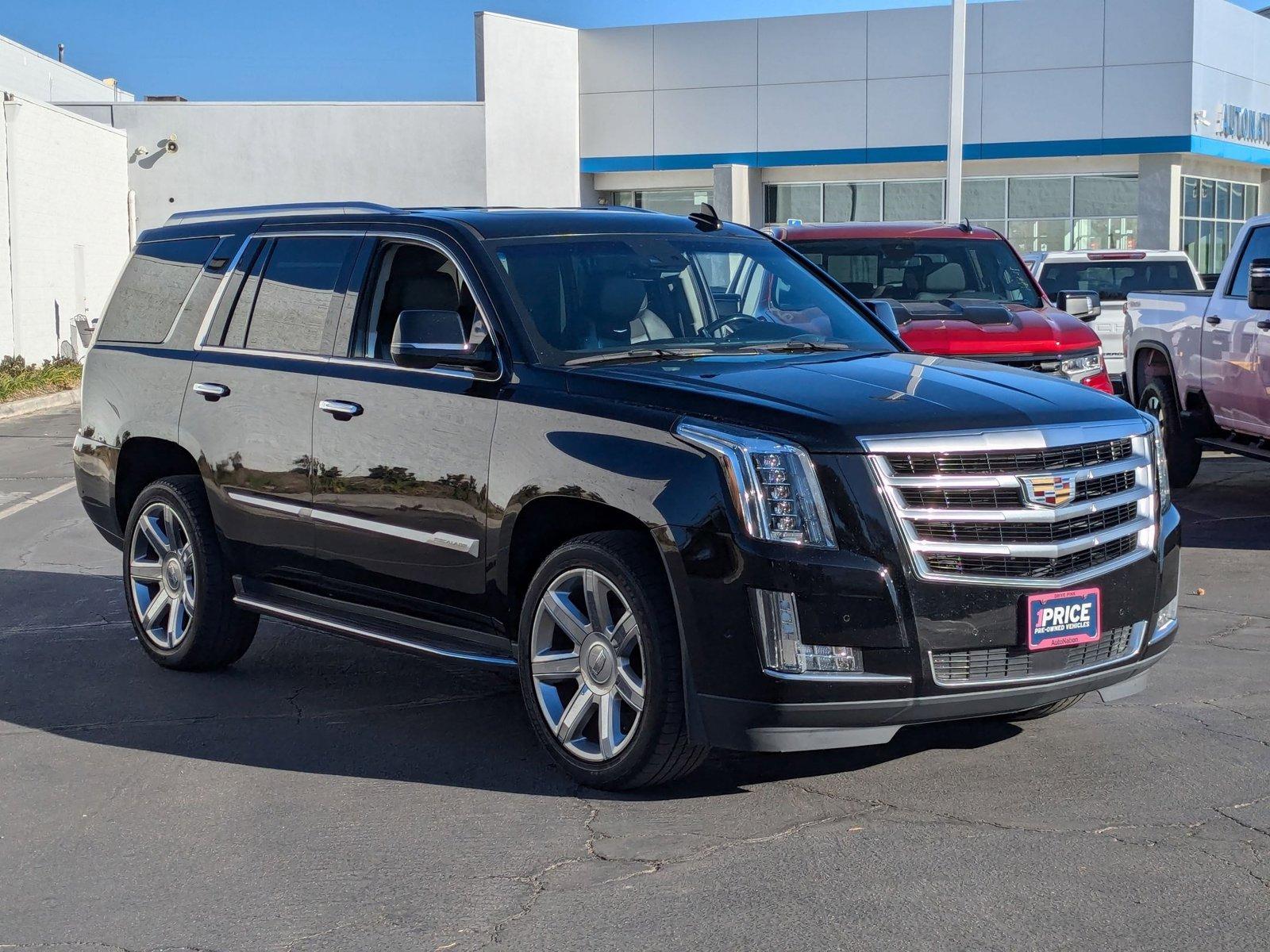 2018 Cadillac Escalade Vehicle Photo in VALENCIA, CA 91355-1705