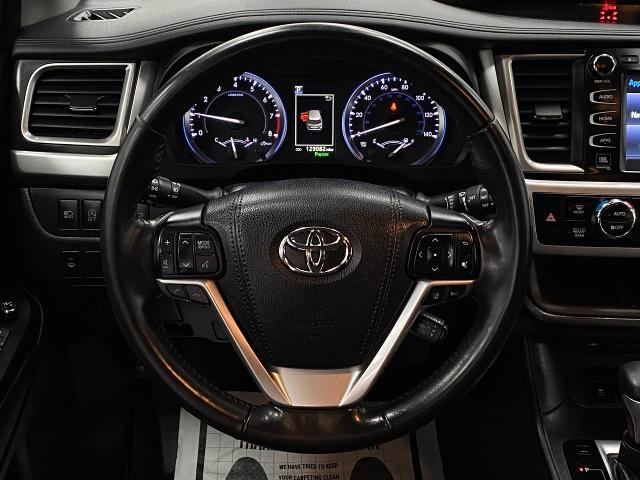 2017 Toyota Highlander Vehicle Photo in Appleton, WI 54913