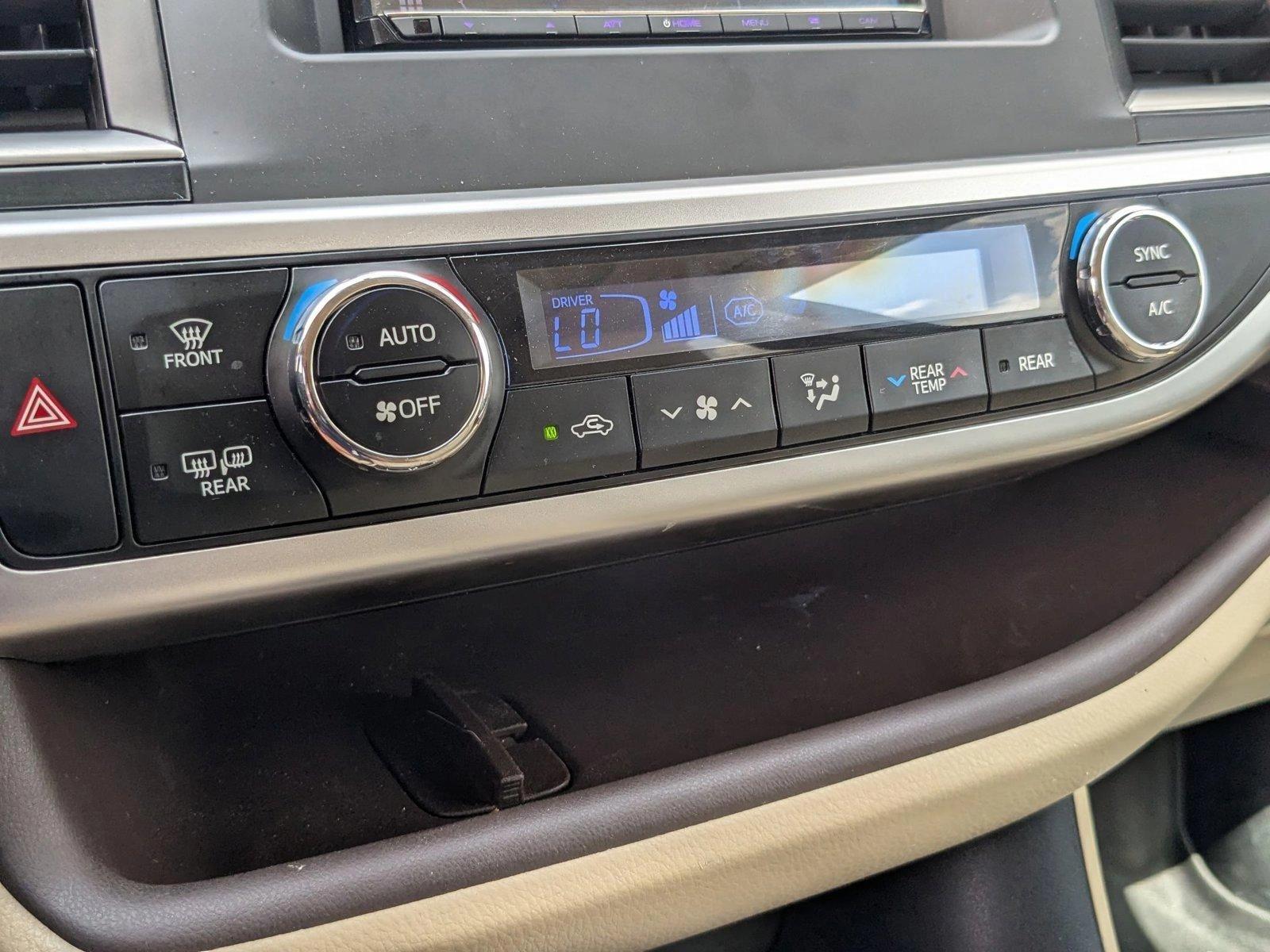 2015 Toyota Highlander Vehicle Photo in St. Petersburg, FL 33713
