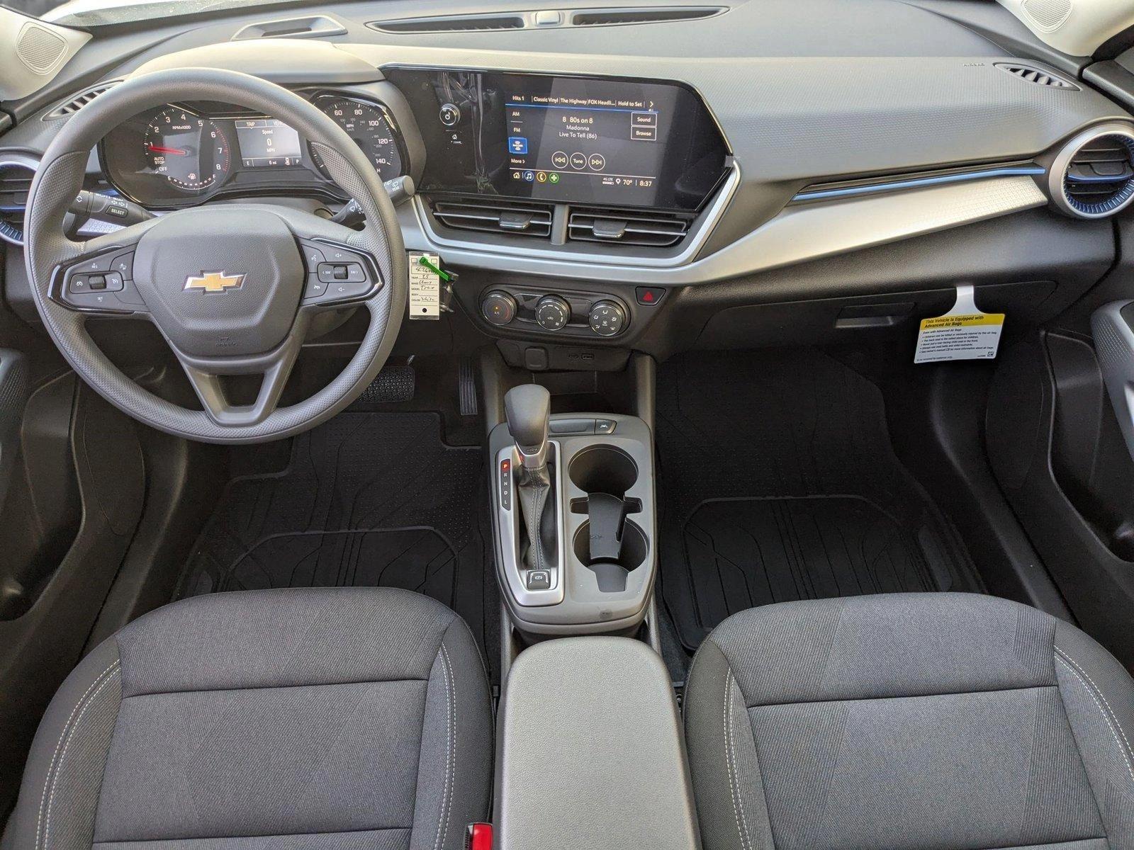 2025 Chevrolet Trax Vehicle Photo in VALENCIA, CA 91355-1705