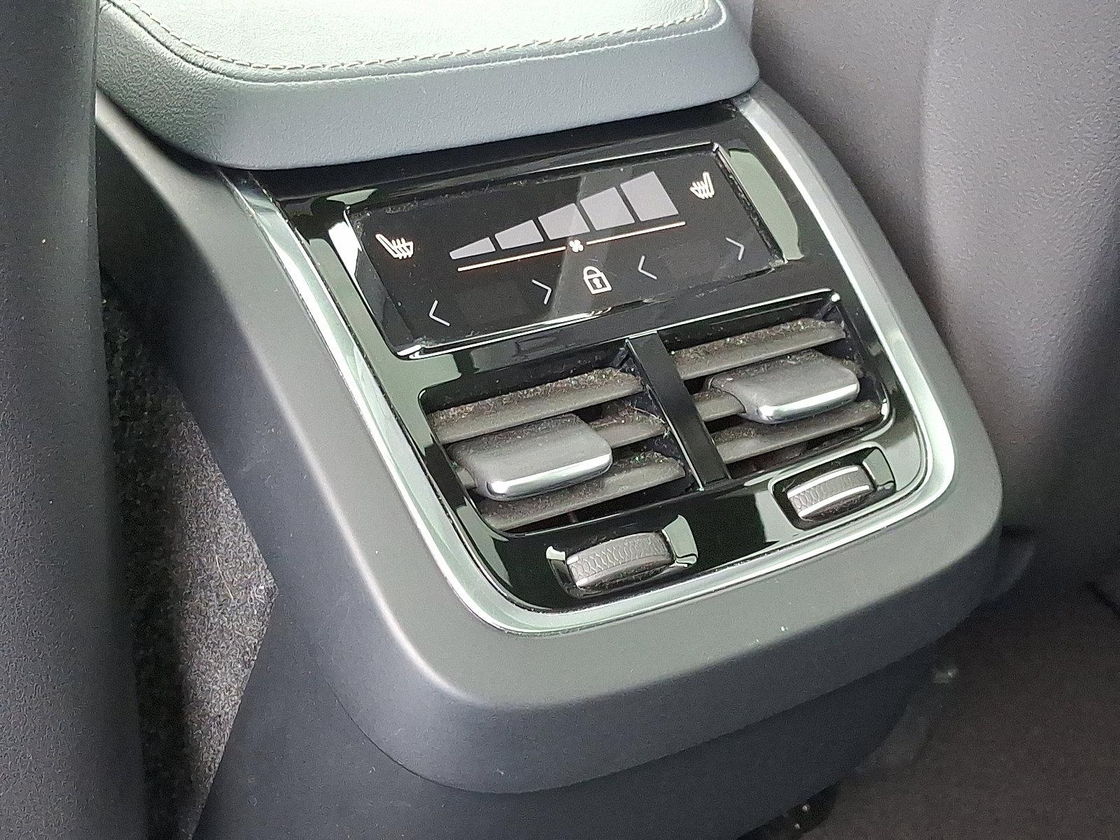 2022 Volvo XC90 Vehicle Photo in Trevose, PA 19053