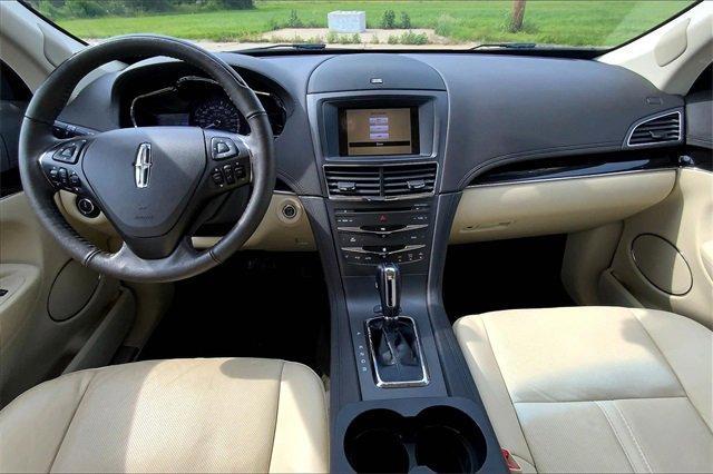 2019 Lincoln MKT Vehicle Photo in TOPEKA, KS 66609-0000