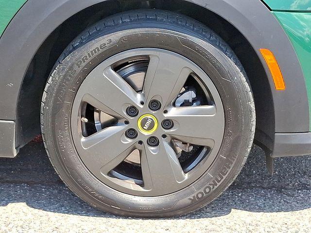 2024 MINI Hardtop 2 Door Vehicle Photo in DANBURY, CT 06810-5034