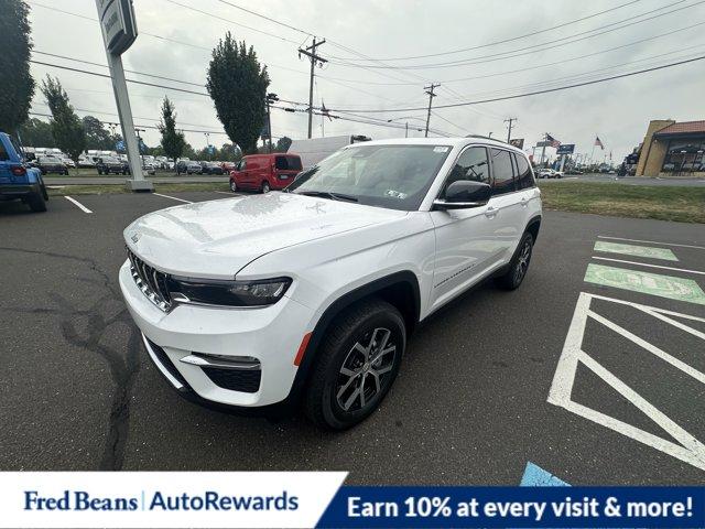 2025 Jeep Grand Cherokee Vehicle Photo in Doylsetown, PA 18901
