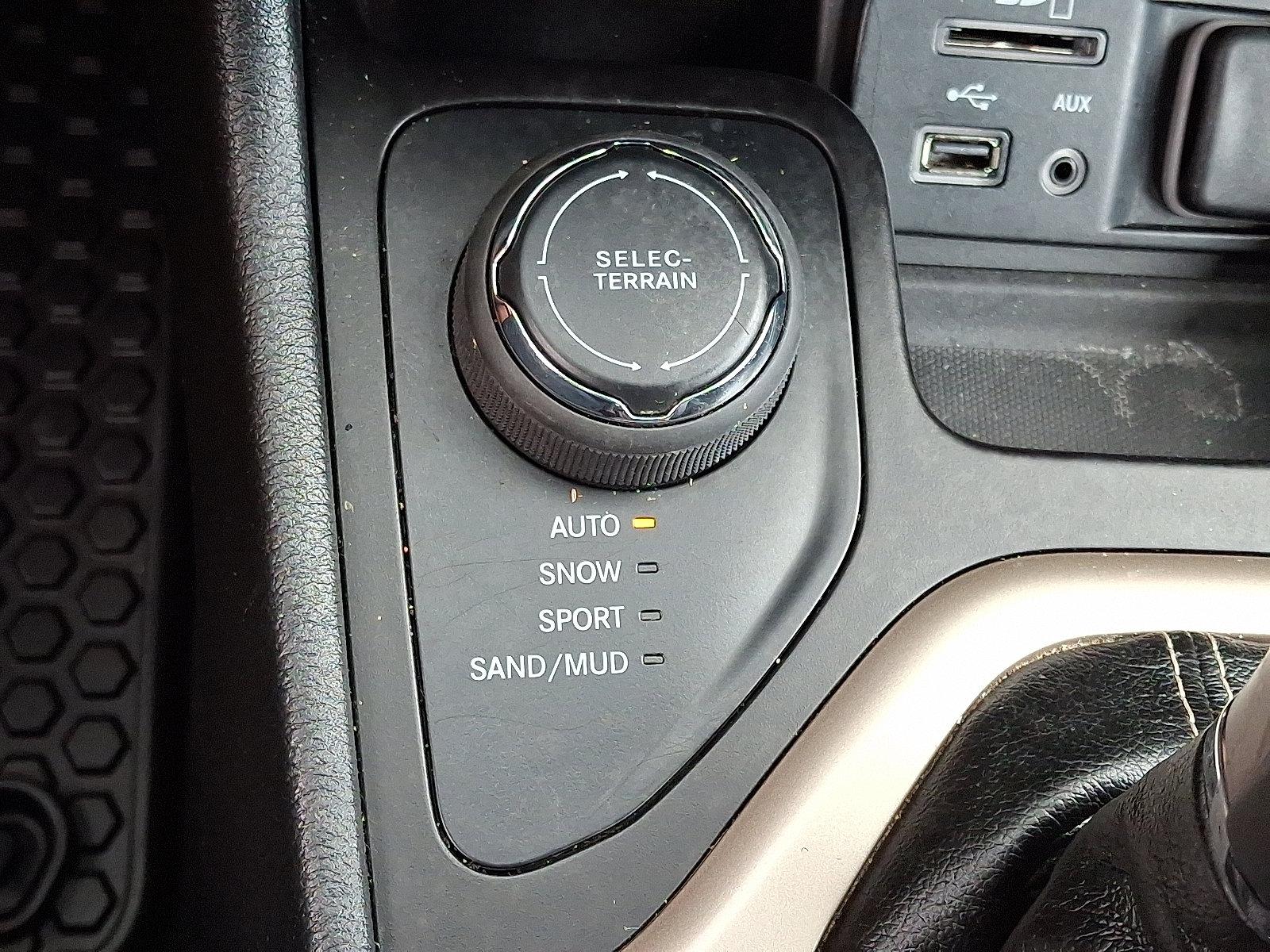 2017 Jeep Cherokee Vehicle Photo in BETHLEHEM, PA 18017-9401