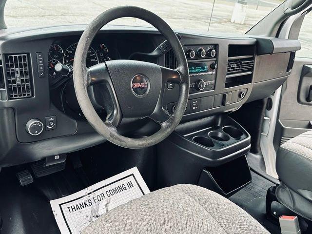 2015 GMC Savana Commercial Cutaway Vehicle Photo in MEDINA, OH 44256-9631