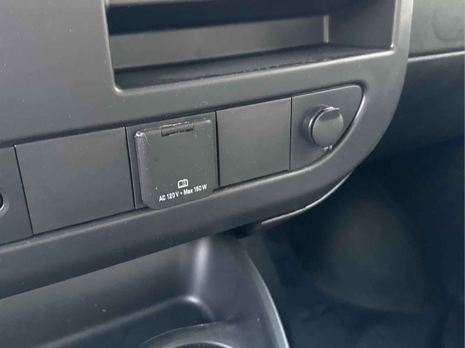 2024 Chevrolet Express Cutaway 3500 Vehicle Photo in GEORGETOWN, TX 78626-7508