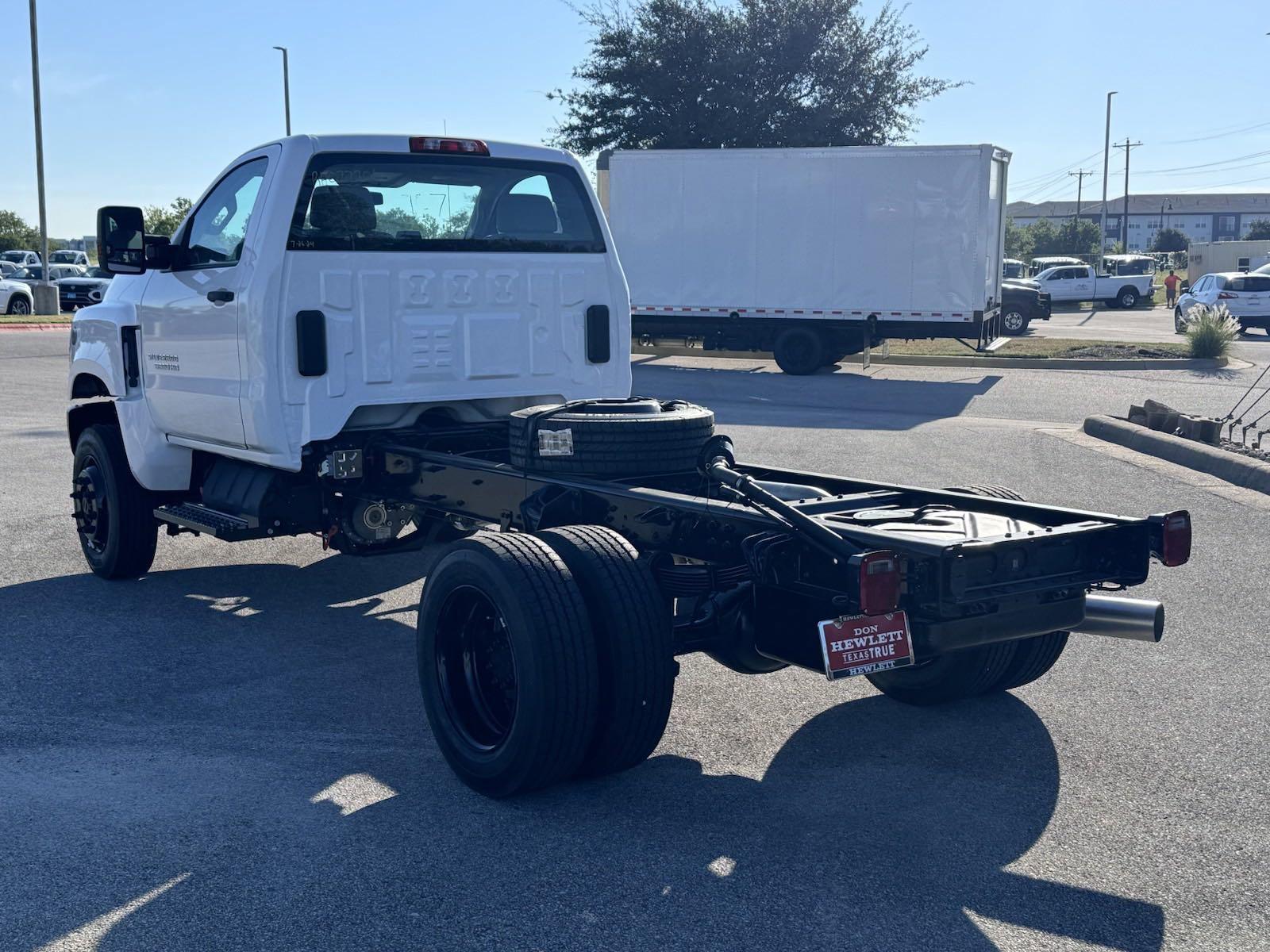 2024 Chevrolet Silverado 5500 HD Vehicle Photo in GEORGETOWN, TX 78626-7508